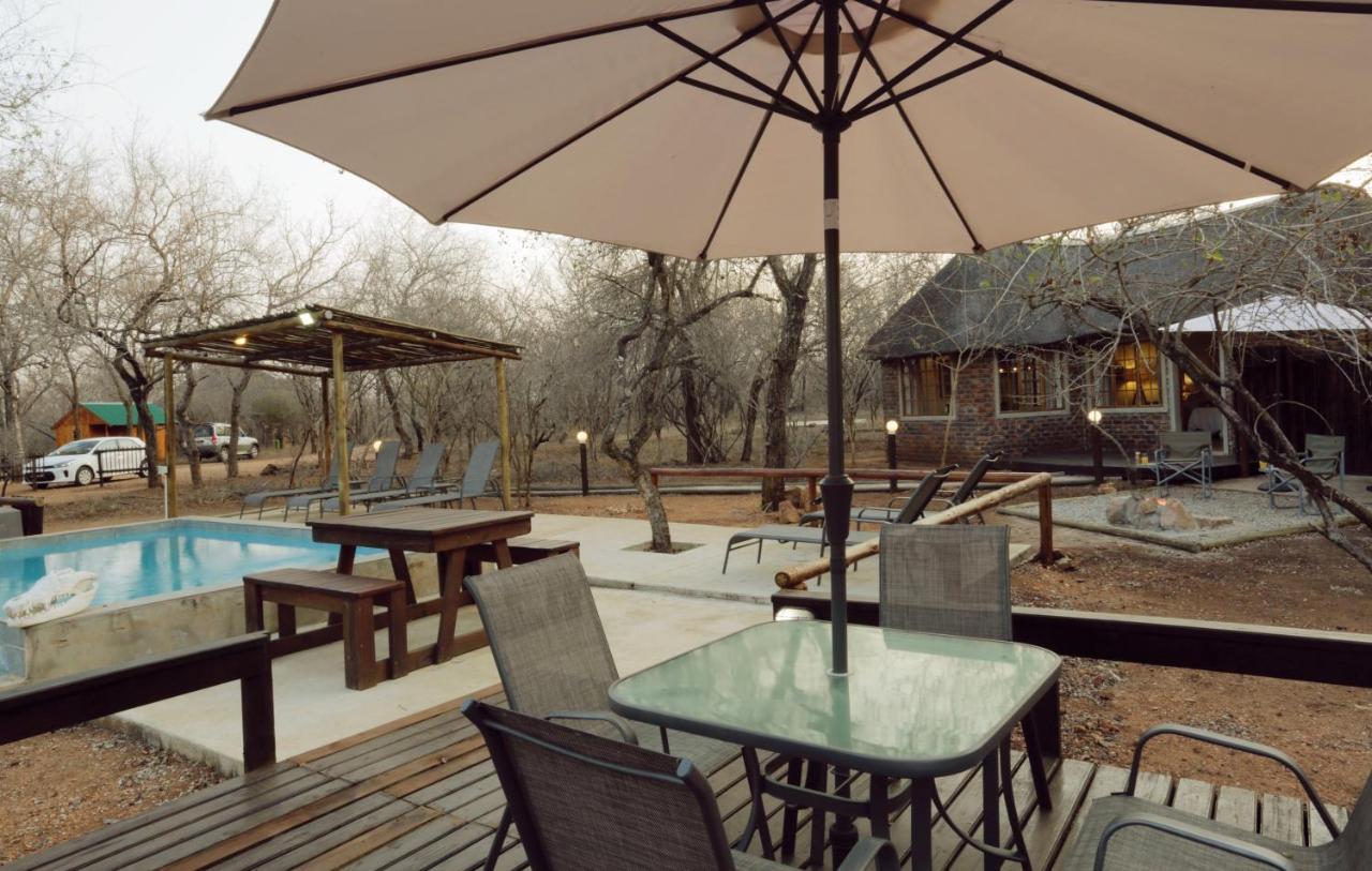 Tusk Bush Lodge Marloth Park Extérieur photo